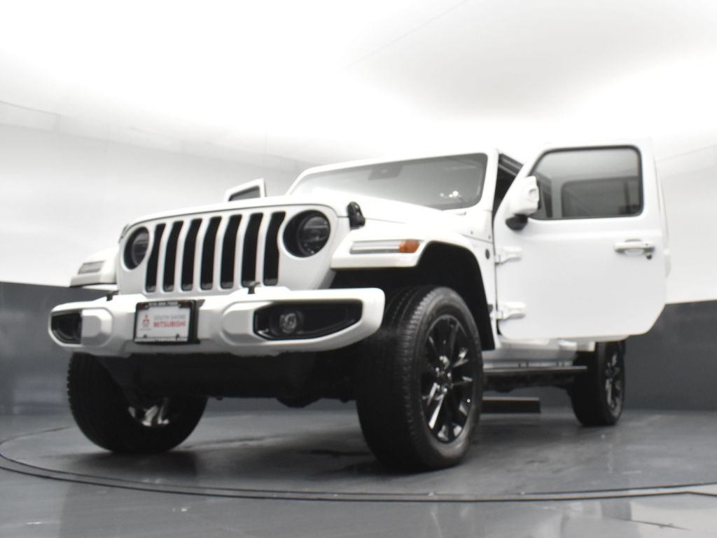 Used 2022 Jeep Wrangler Unlimited Sahara AWD/4WD image 35