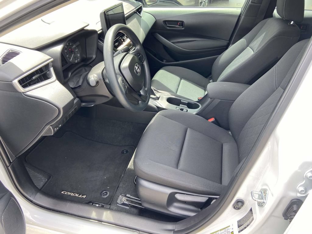 Used 2025 Toyota Corolla LE FWD image 12