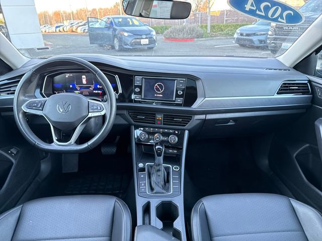 Used 2024 Volkswagen Jetta SE image 11