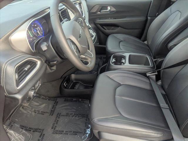 New 2026 Chrysler Pacifica Select image 4
