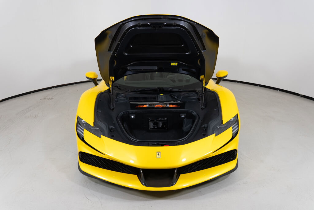Used 2023 Ferrari SF90 Spider image 28