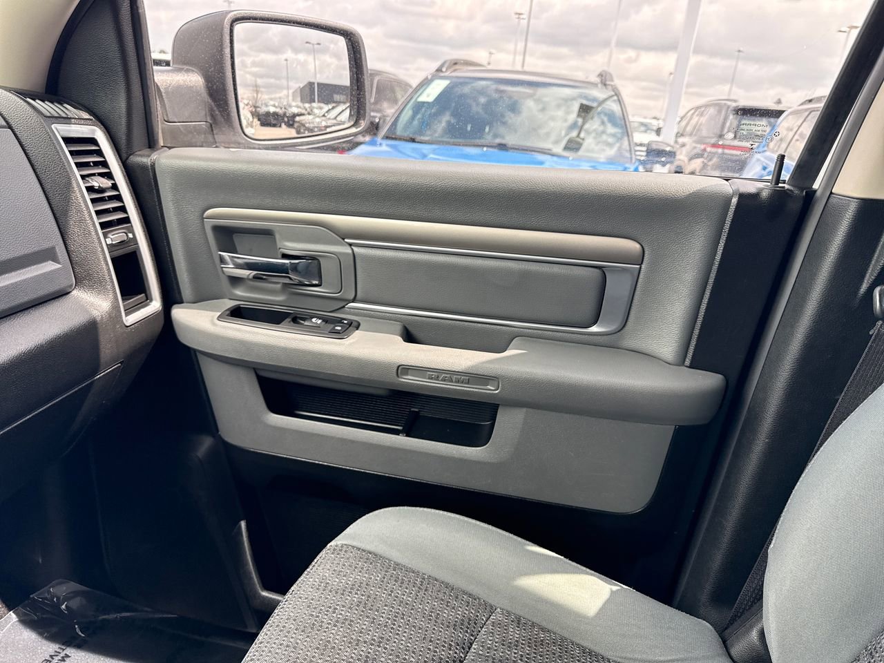 Used 2019 RAM 1500 Classic SLT w/ Luxury Group image 23