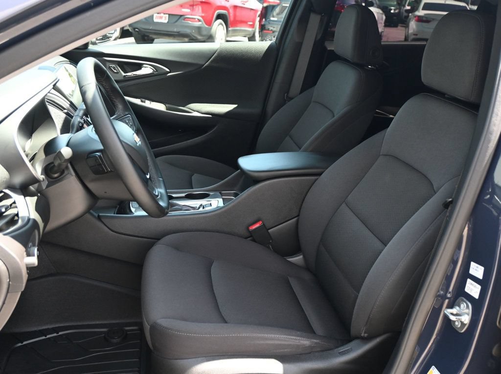 Used 2025 Chevrolet Malibu RS FWD image 14