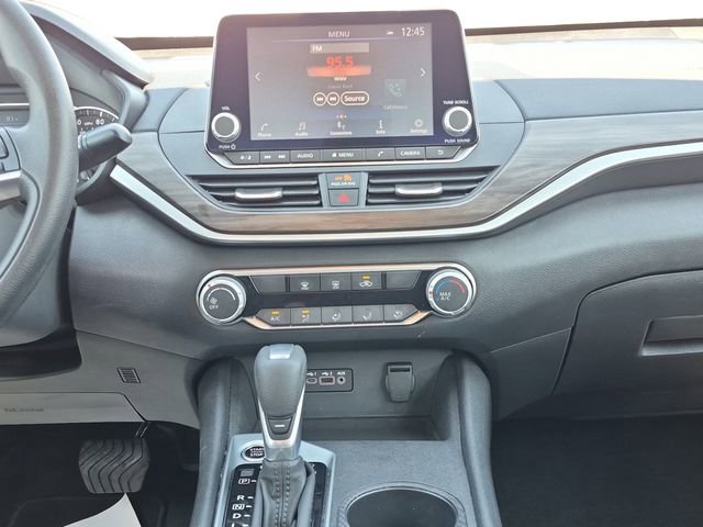 Used 2025 Nissan Altima 2.5 SV FWD image 11