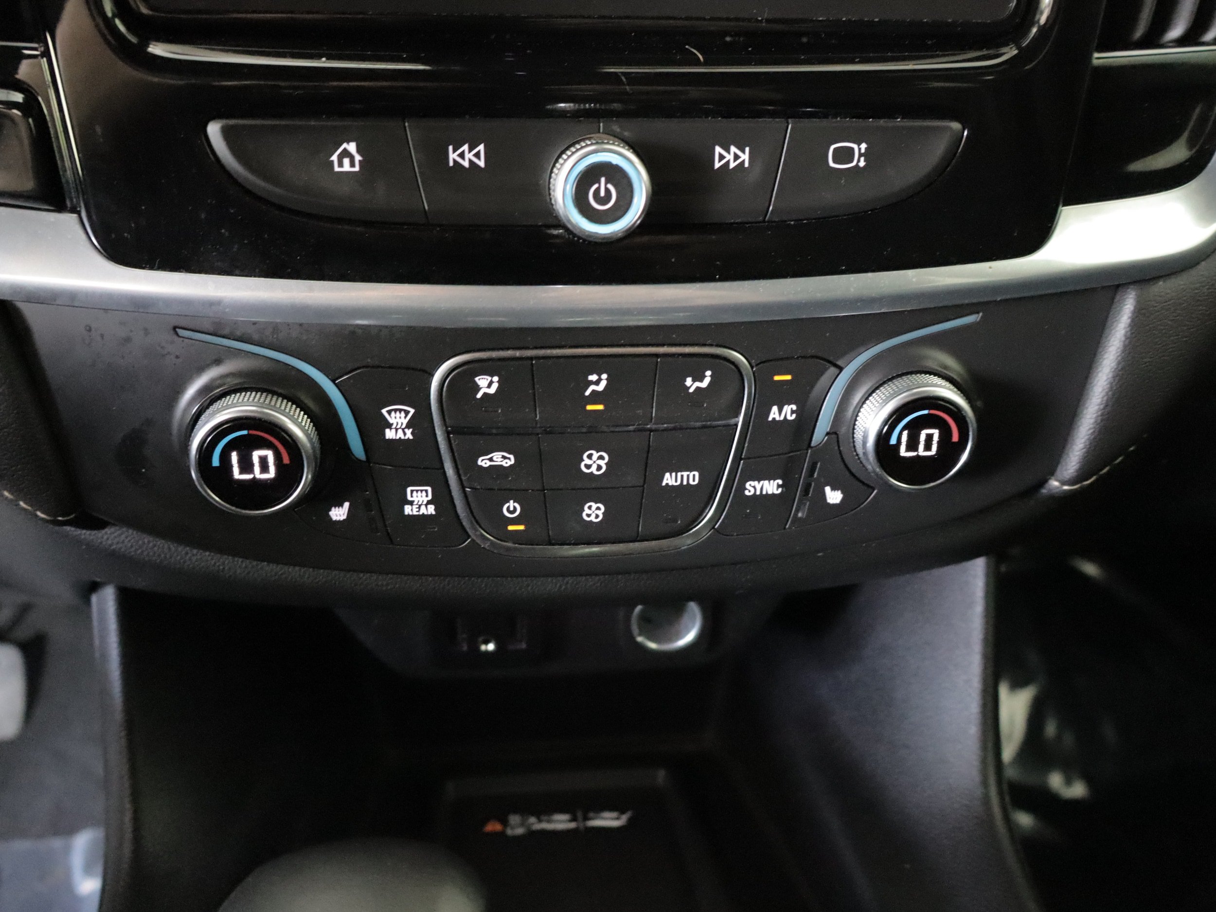 Used 2023 Chevrolet Traverse LT AWD/4WD image 13