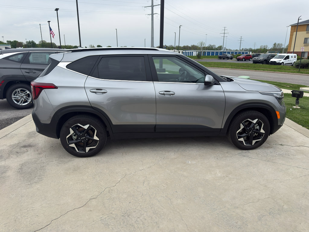Used 2025 Kia Seltos EX w/ EX Sunroof Package AWD/4WD image 4