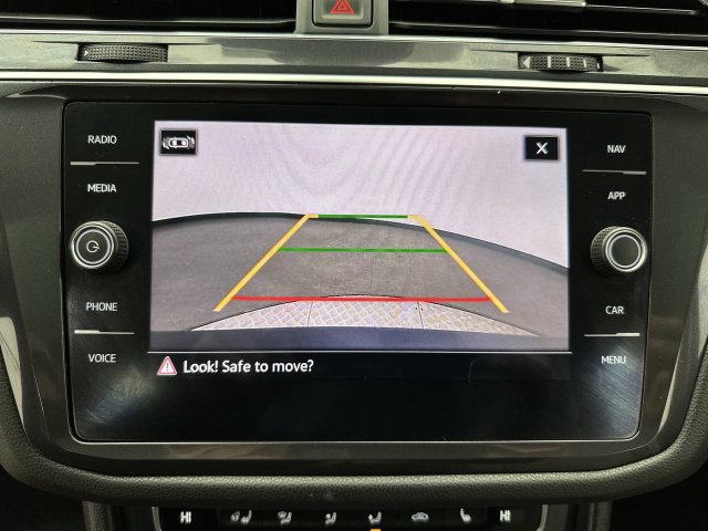 Used 2021 Volkswagen Tiguan SEL w/ 2-Row Tiguan MDO Package AWD/4WD image 17