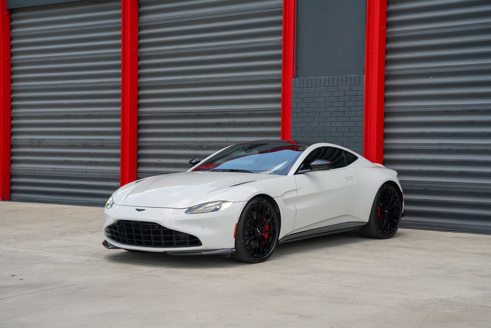 Used 2023 Aston Martin V8 Vantage Coupe RWD image 1