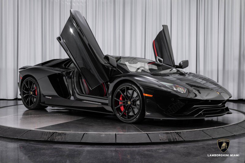 Used 2018 Lamborghini Aventador S image 45