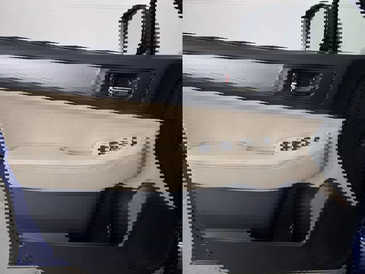 Used 2015 Subaru Legacy 2.5i Premium AWD/4WD image 10