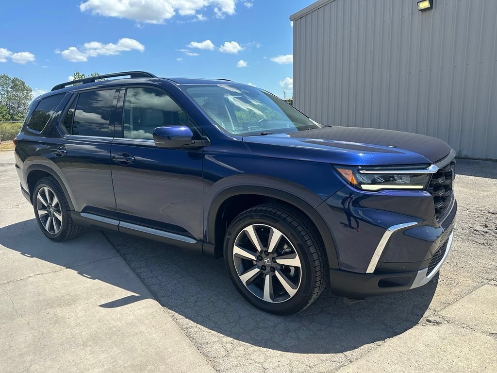 Used 2023 Honda Pilot Touring image 3