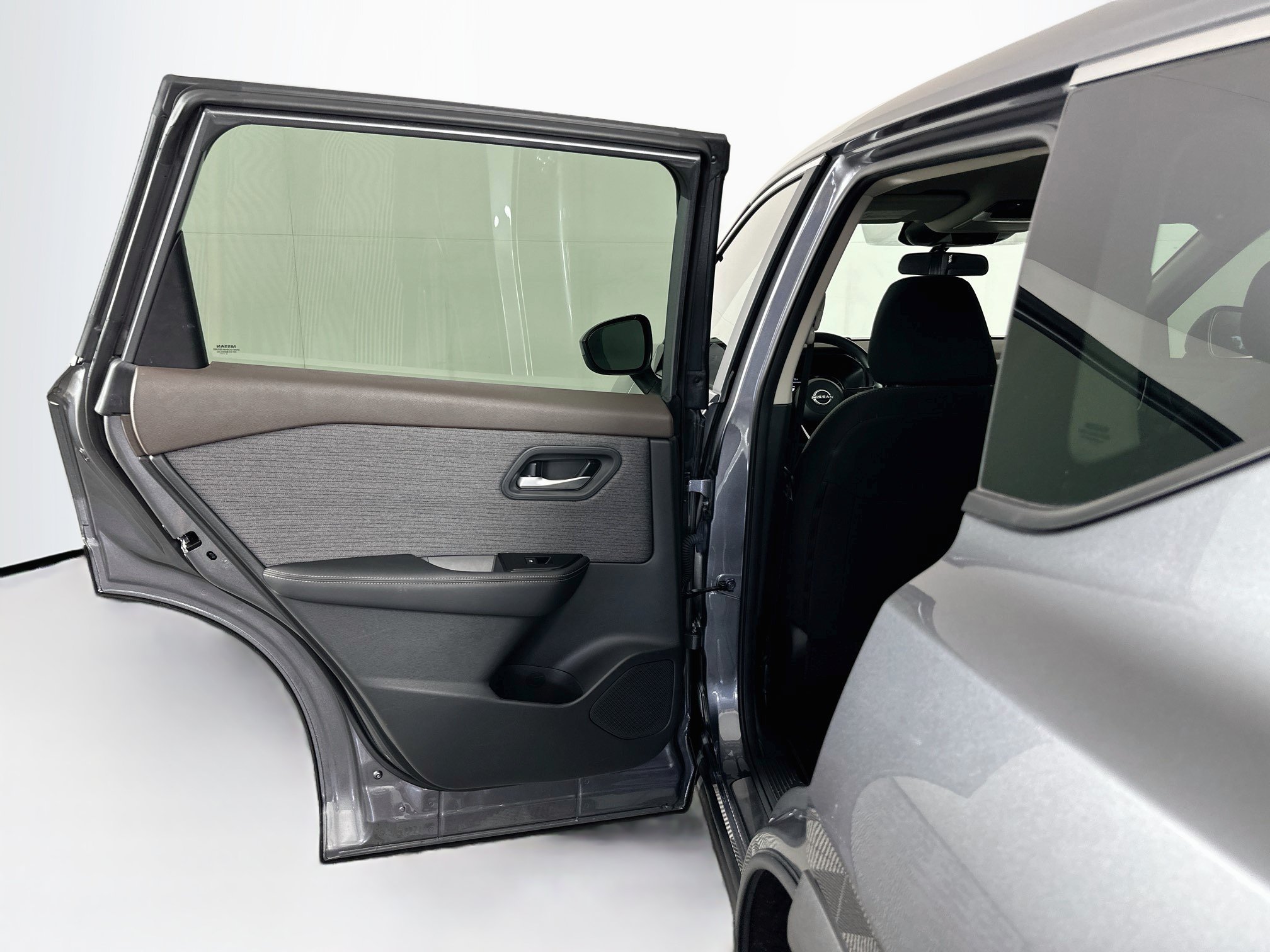Used 2023 Nissan Rogue SV FWD image 25