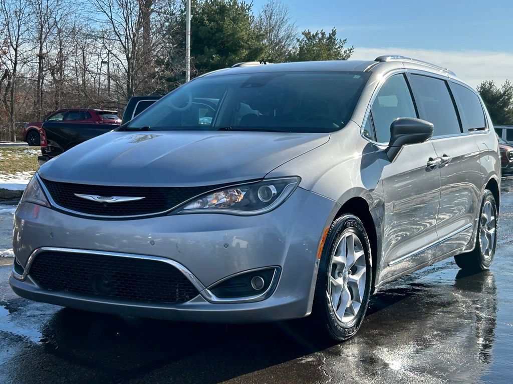 Used 2017 Chrysler Pacifica Touring-L Plus w/ Advanced Safetytec Group image 3