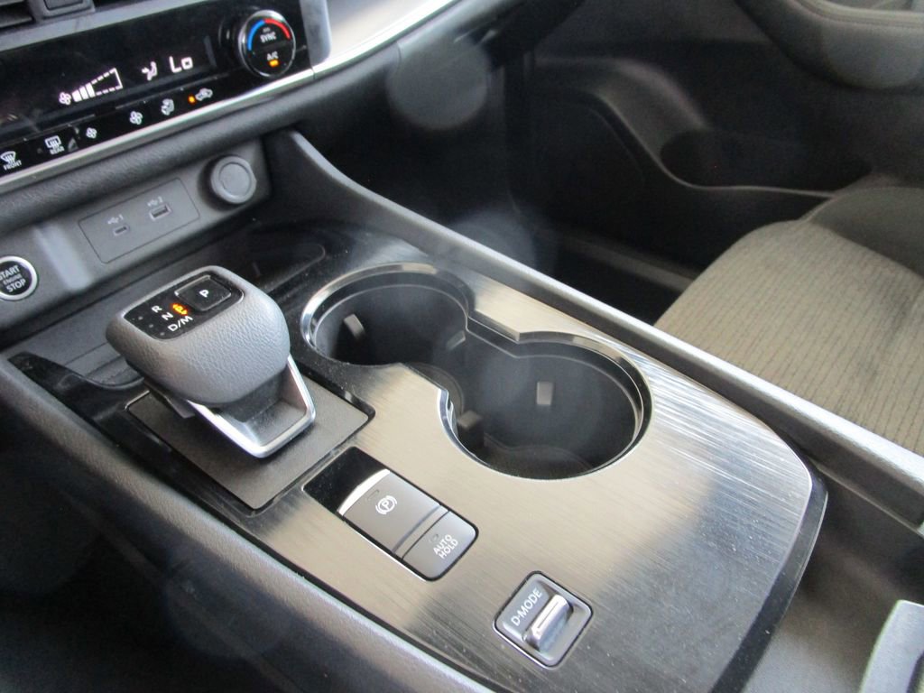 Used 2023 Nissan Rogue SV image 33