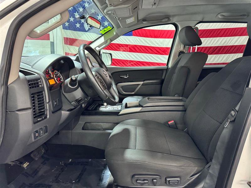 Used 2015 Nissan Titan SV w/ SV Value Truck Package image 9