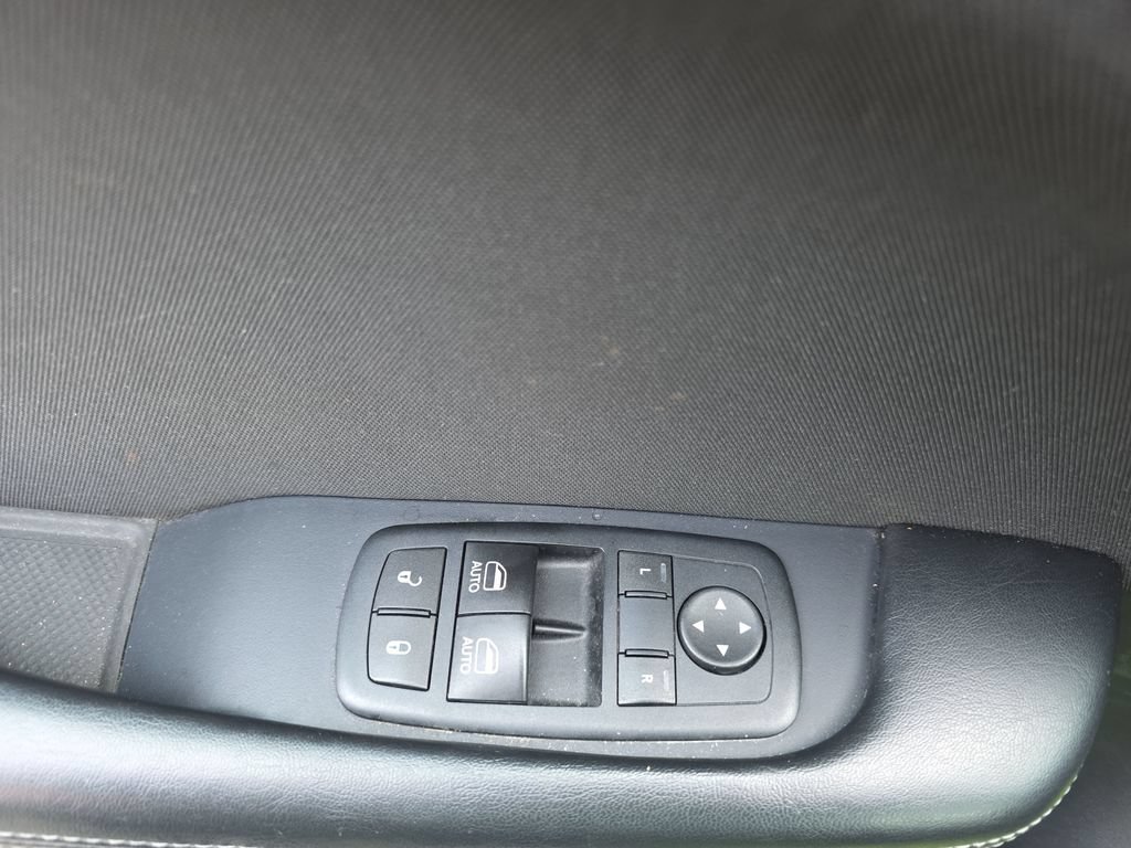 Used 2015 Dodge Challenger R/T RWD image 17