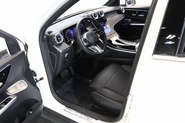 Used 2025 Mercedes-Benz GLC 300 4MATIC image 20