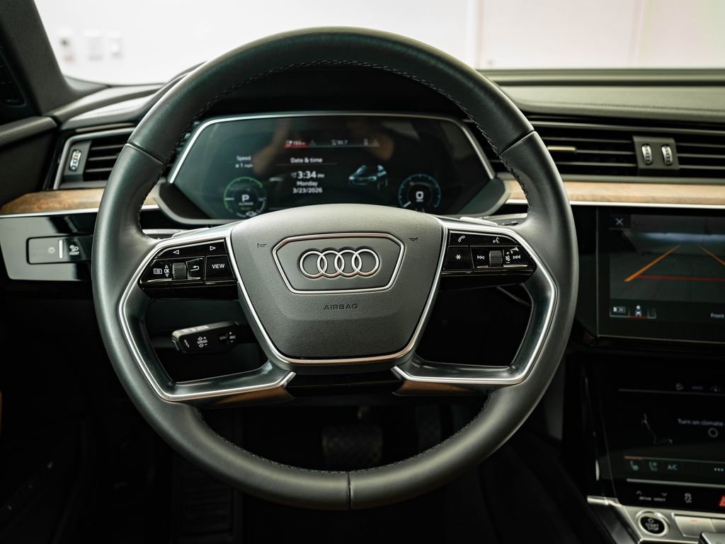 Used 2022 Audi e-tron Premium Plus w/ Premium Plus Package image 41