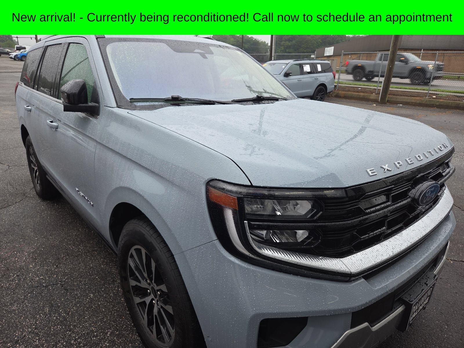 Used 2025 Ford Expedition Platinum AWD/4WD image 2
