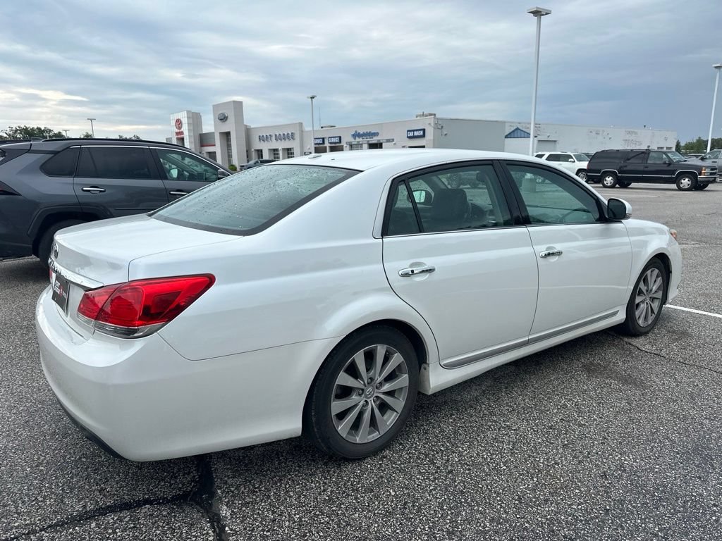 Used 2012 Toyota Avalon Limited FWD image 3