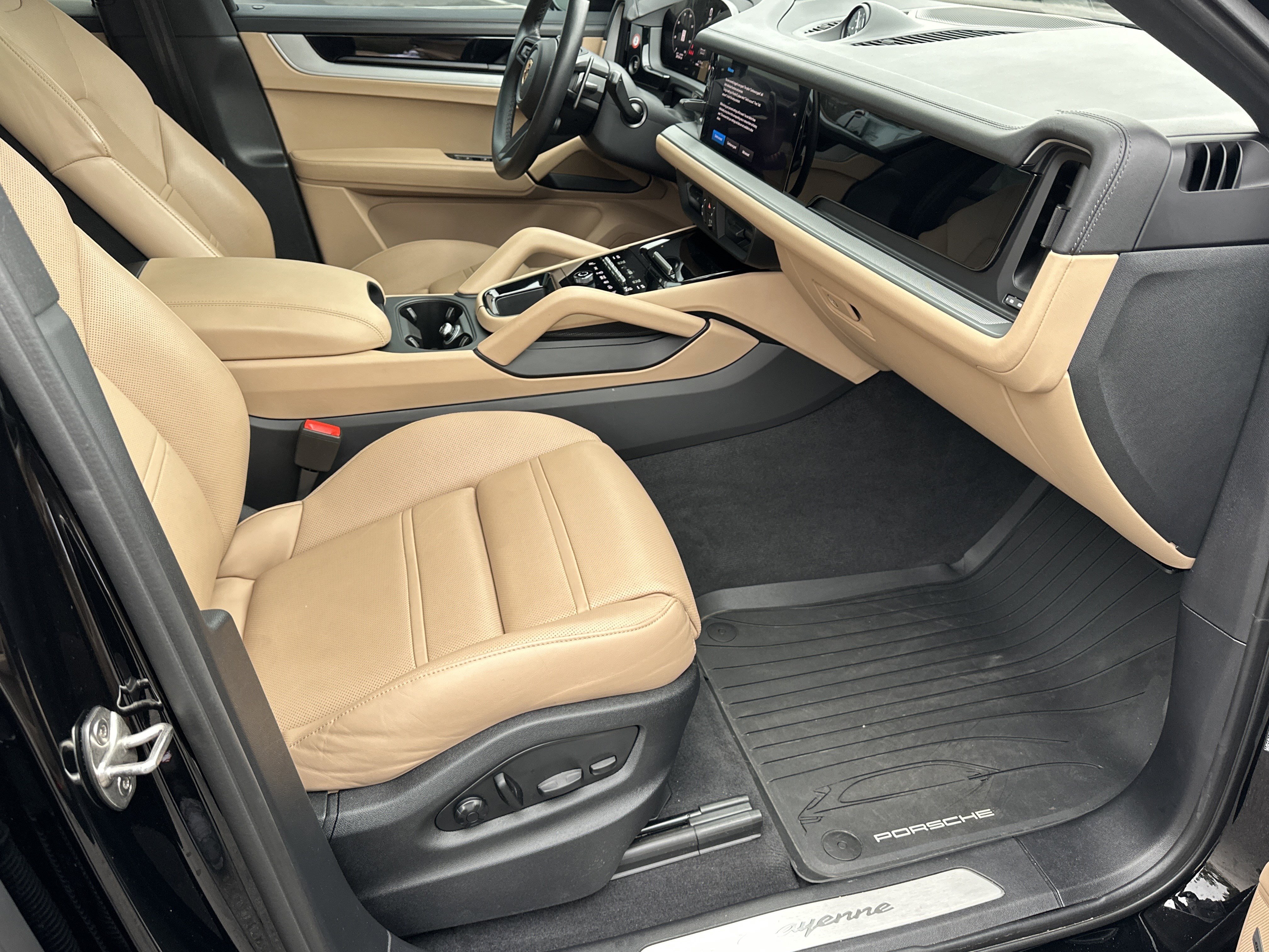 Used 2024 Porsche Cayenne Coupe image 14