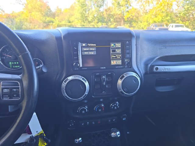 Used 2015 Jeep Wrangler Unlimited Sahara w/ Connectivity Group AWD/4WD image 20