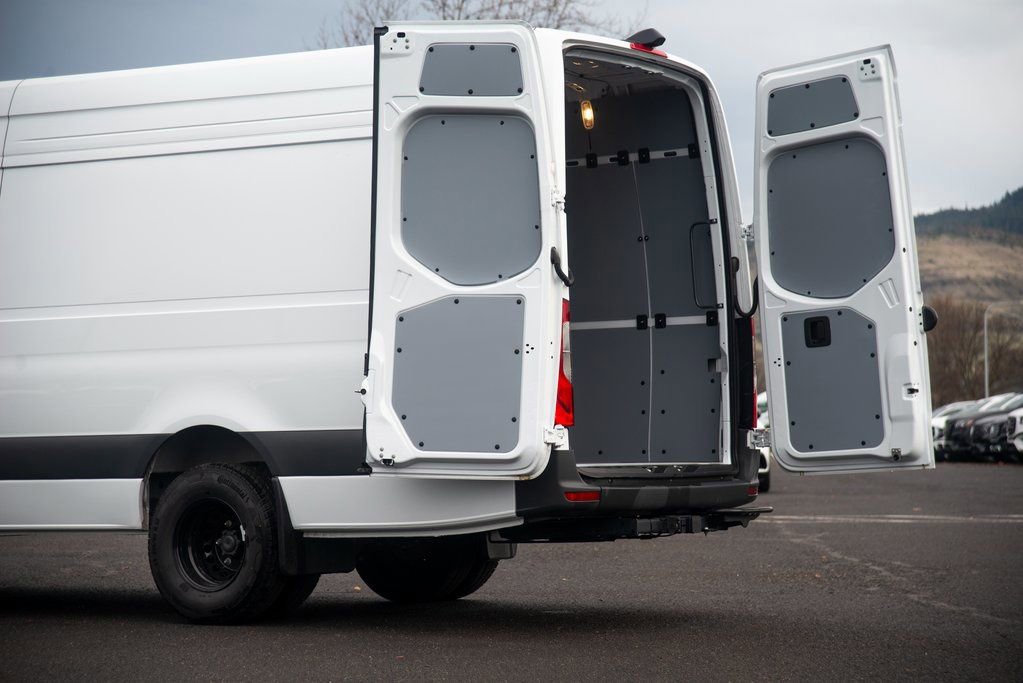 Used 2024 Mercedes-Benz Sprinter 3500 image 17