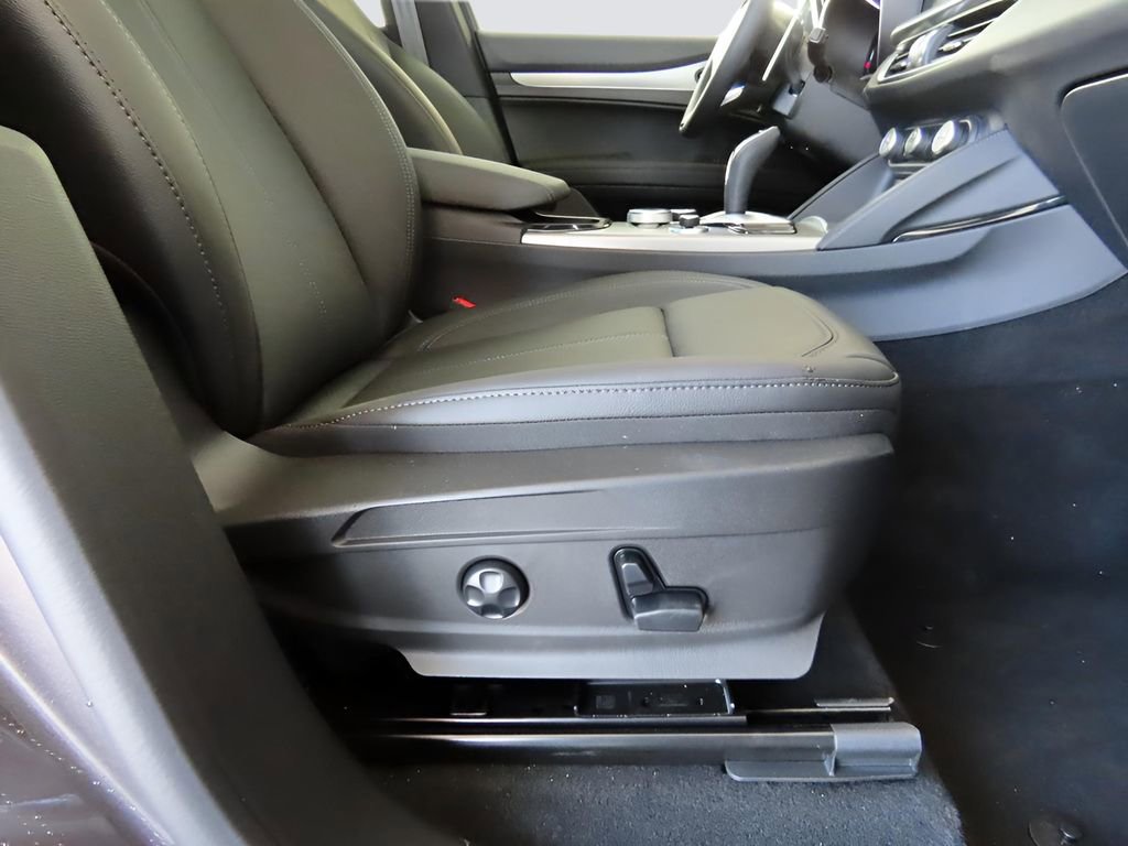New 2025 Alfa Romeo Stelvio Sprint w/ Convenience Package image 12