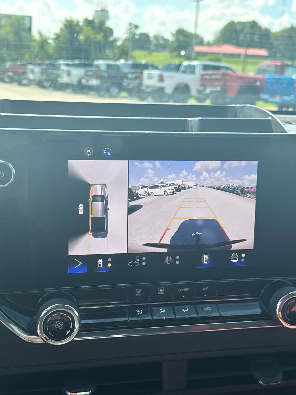 Used 2024 Chevrolet Colorado Trail Boss w/ Technology Package image 27