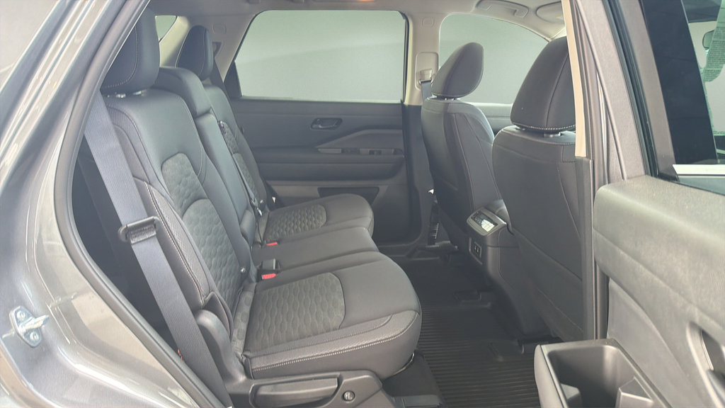 New 2026 Nissan Pathfinder SV w/ SV Premium Package AWD/4WD image 17