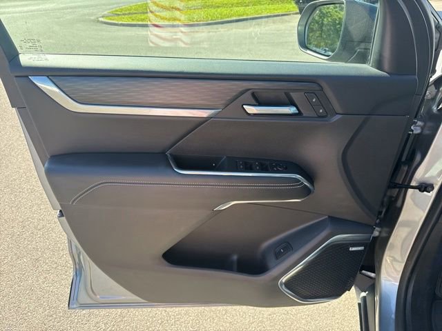 Used 2025 GMC Acadia Elevation FWD image 12