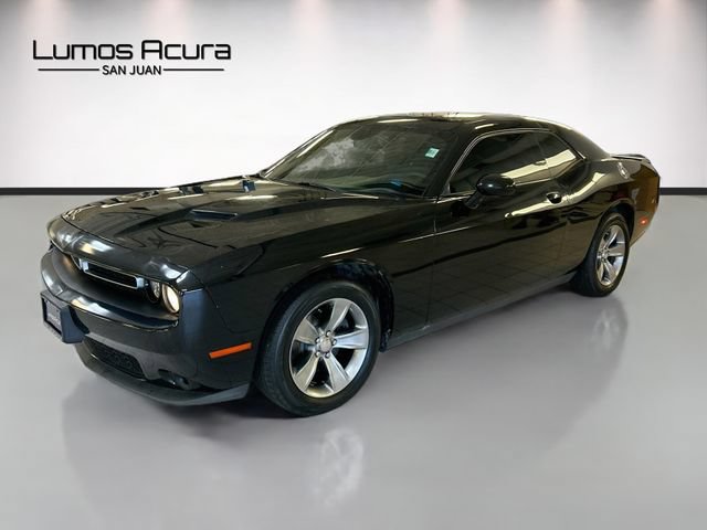 Used 2015 Dodge Challenger SXT RWD image 3