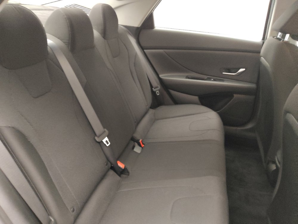 Used 2021 Hyundai Elantra SE w/ Cargo Package image 19