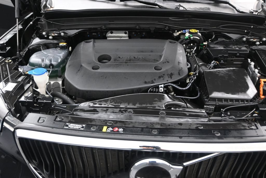 Used 2023 Volvo XC40 B4 Core FWD image 17