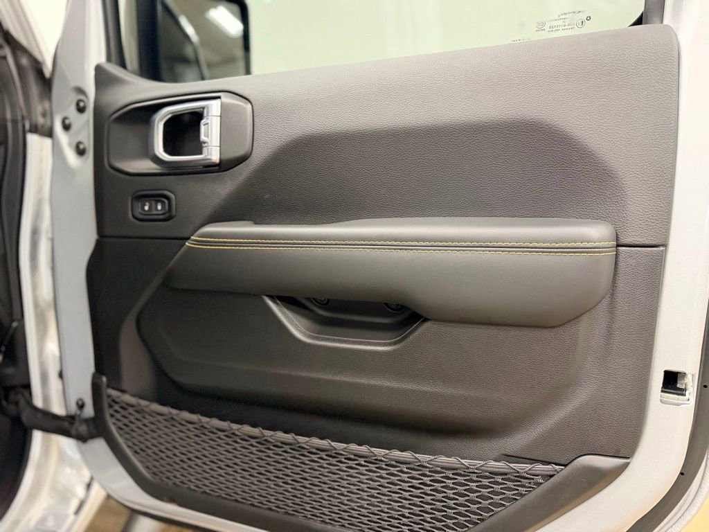 Used 2024 Jeep Wrangler Sahara w/ Technology Group AWD/4WD image 18