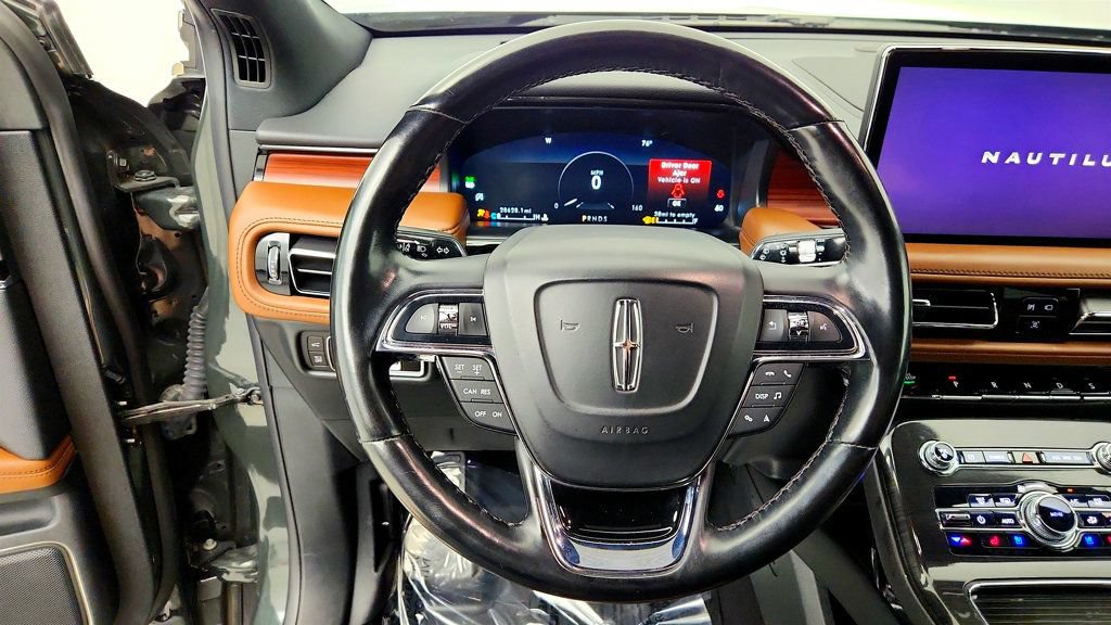 Used 2023 Lincoln Nautilus Reserve AWD/4WD image 13