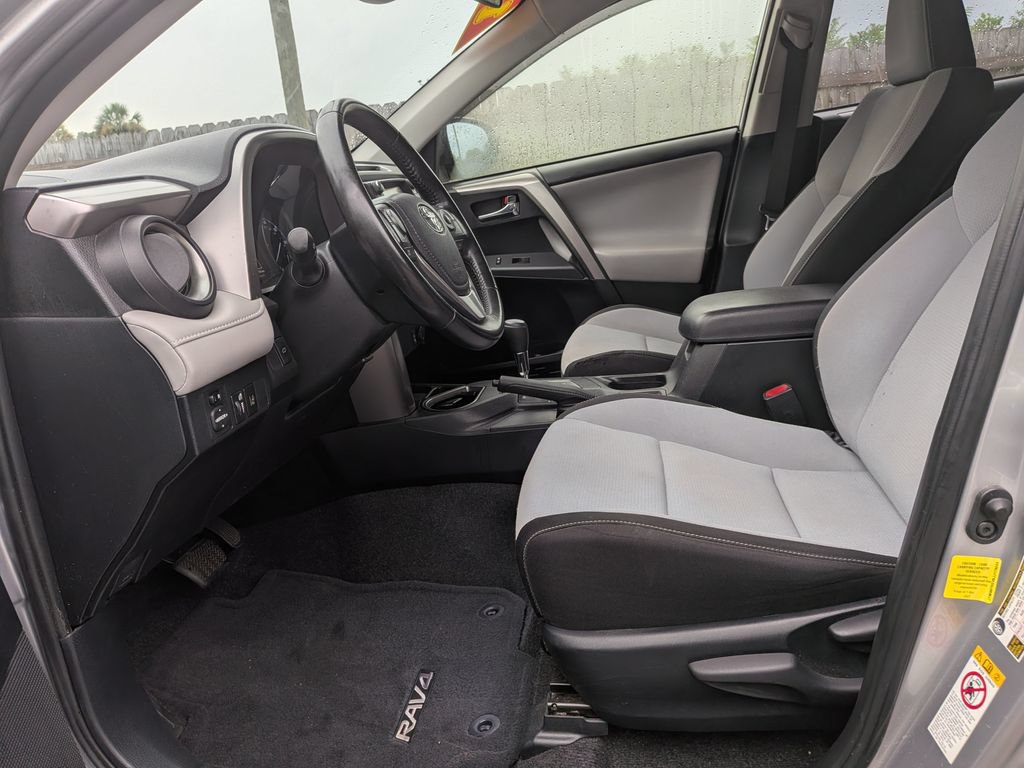 Used 2018 Toyota RAV4 XLE FWD image 1