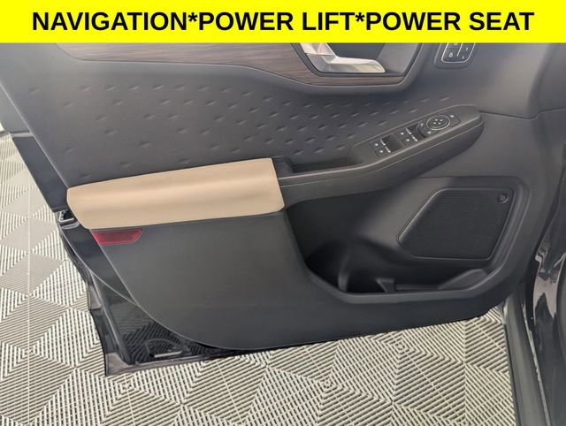 Used 2020 Ford Escape Titanium AWD/4WD image 10