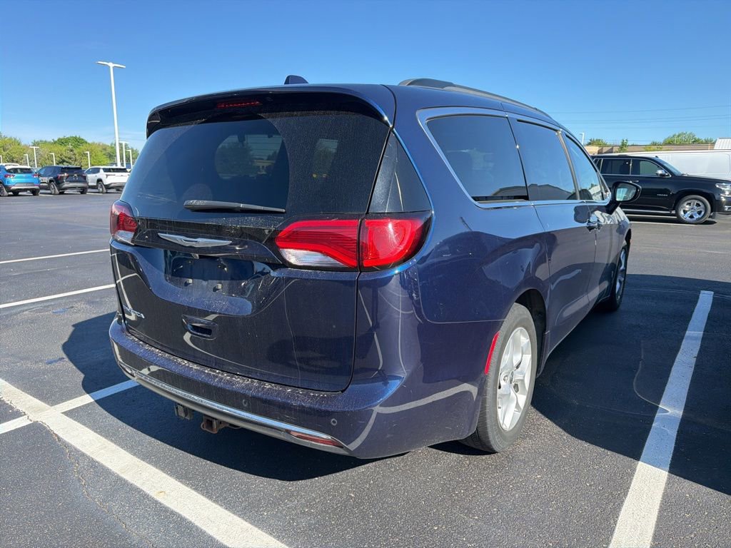 Used 2018 Chrysler Pacifica Touring Plus w/ Tire & Wheel Group FWD image 3