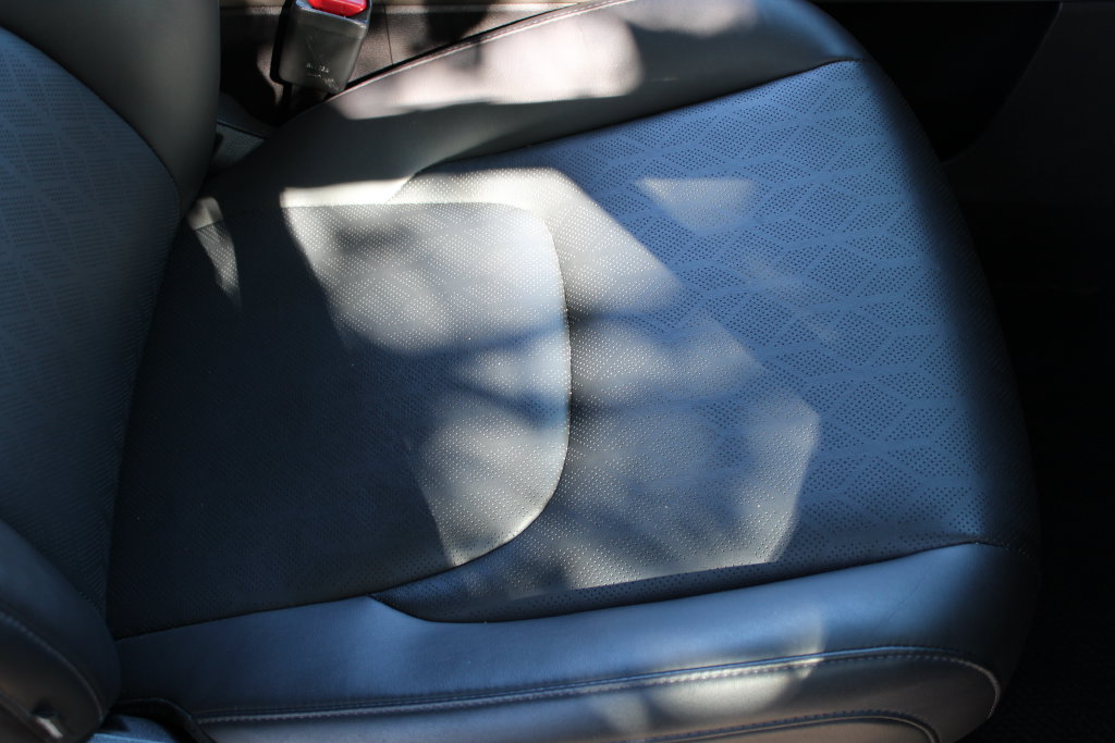 Used 2025 Kia Carnival FWD image 22