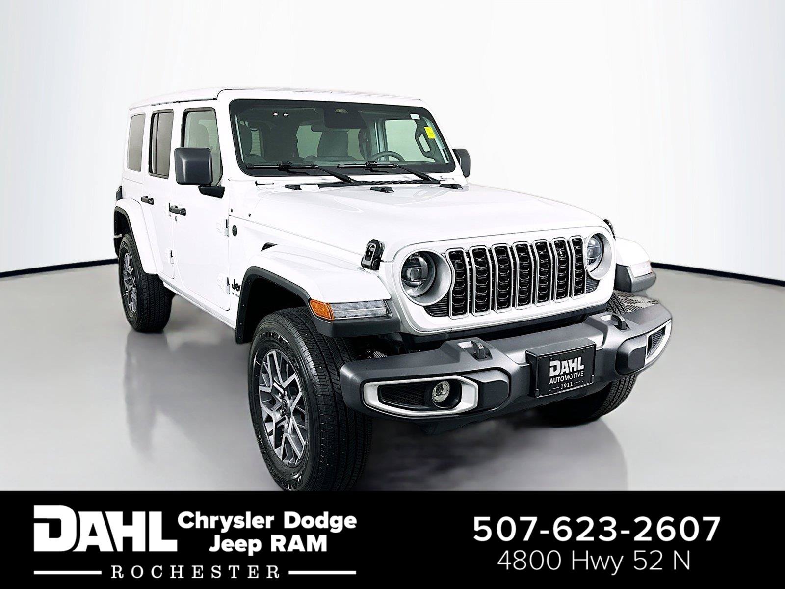Used 2026 Jeep Wrangler Unlimited Sahara AWD/4WD image 1
