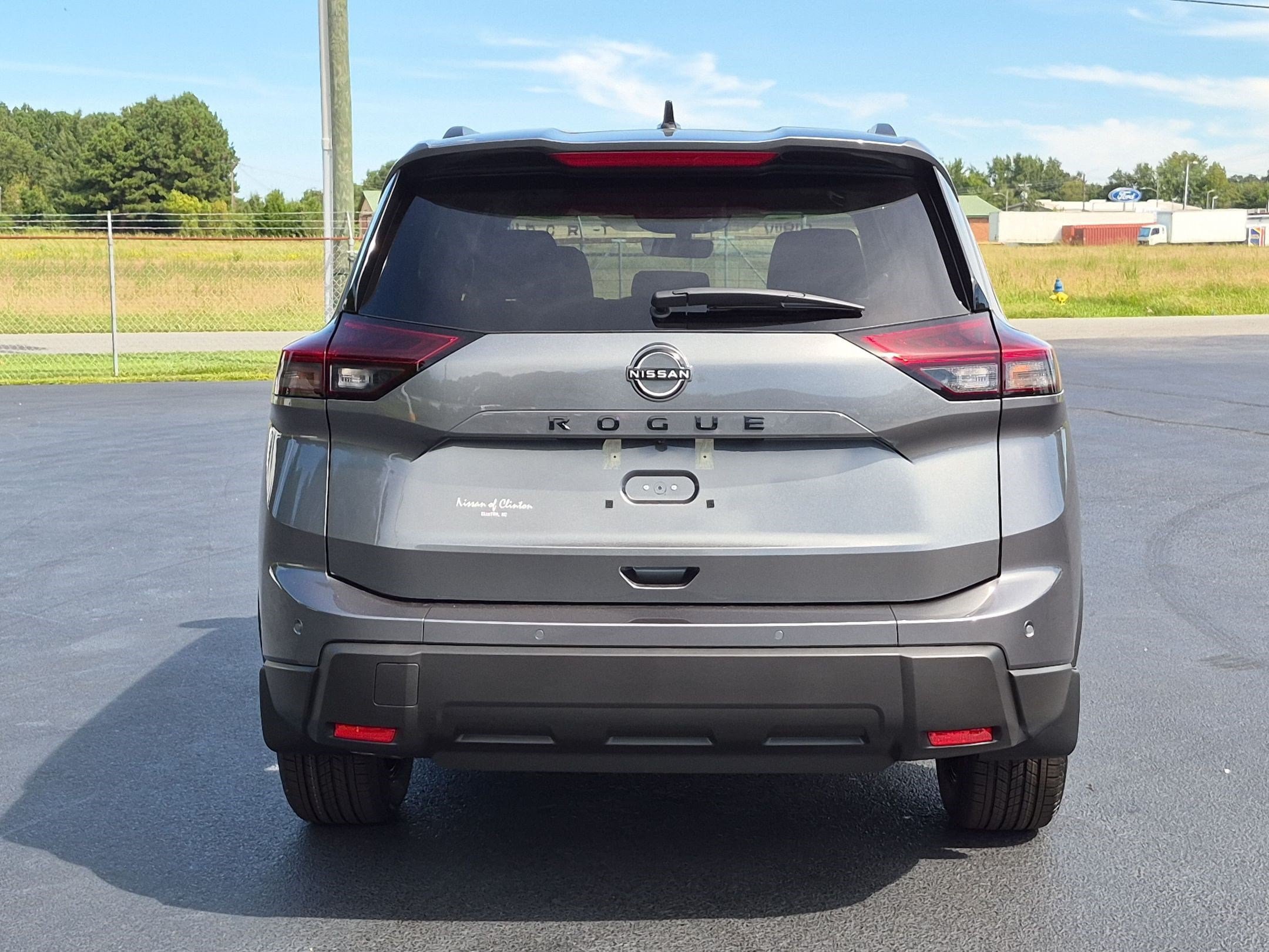 New 2026 Nissan Rogue Dark Armor FWD image 4