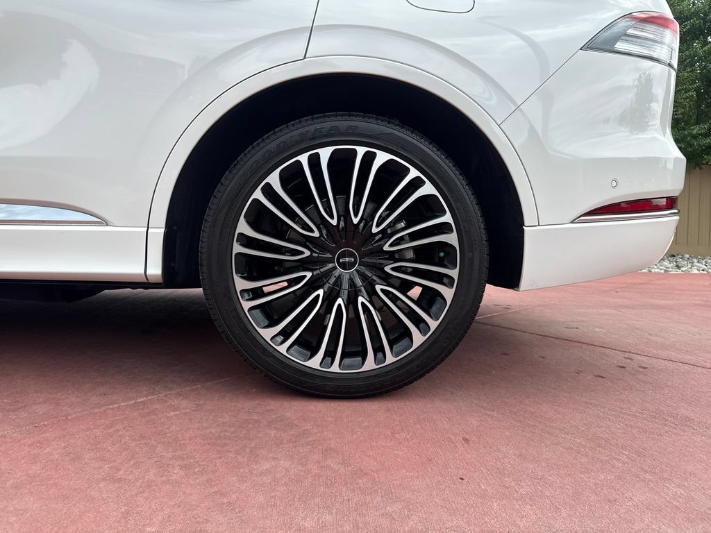 Certified 2023 Lincoln Aviator Black Label w/ Dynamic Handling Package AWD/4WD image 38