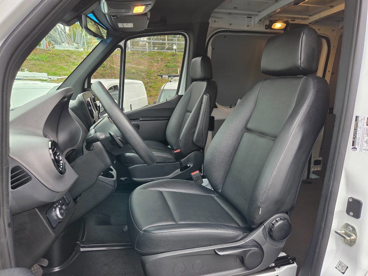 Used 2024 Mercedes-Benz Sprinter 2500 image 15