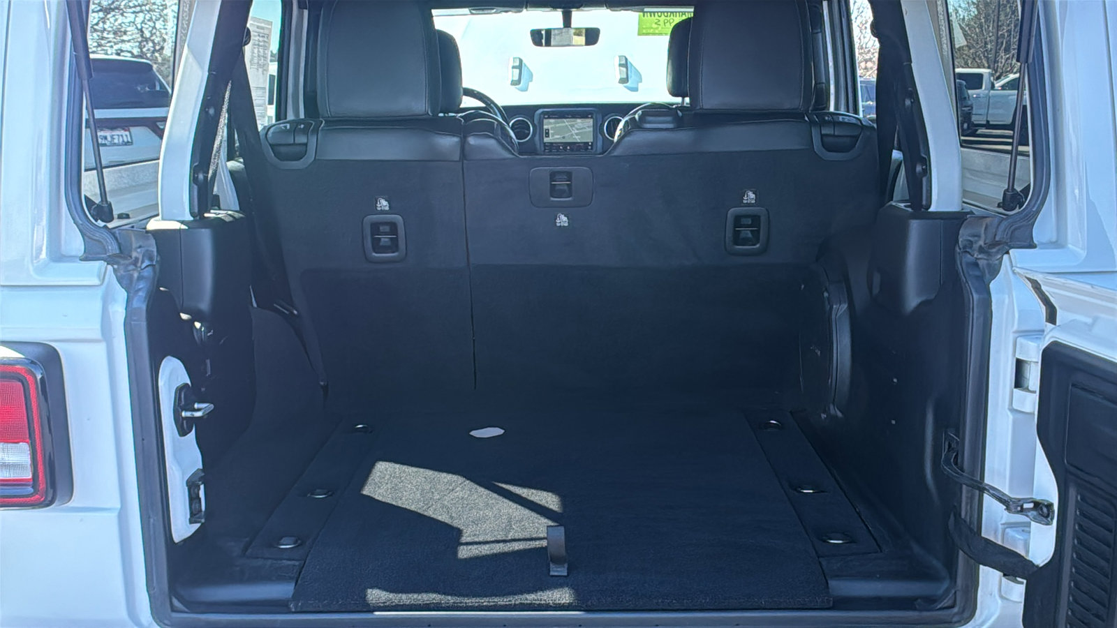 Used 2020 Jeep Wrangler Unlimited Sahara AWD/4WD image 17