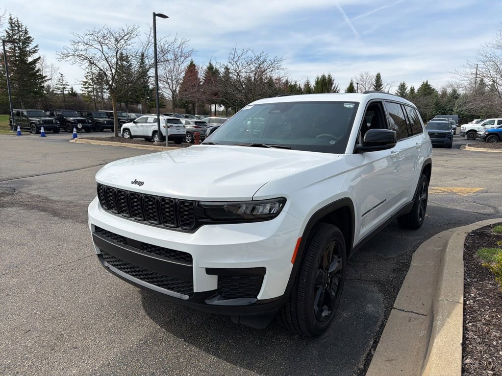 Certified 2024 Jeep Grand Cherokee L Altitude image 6