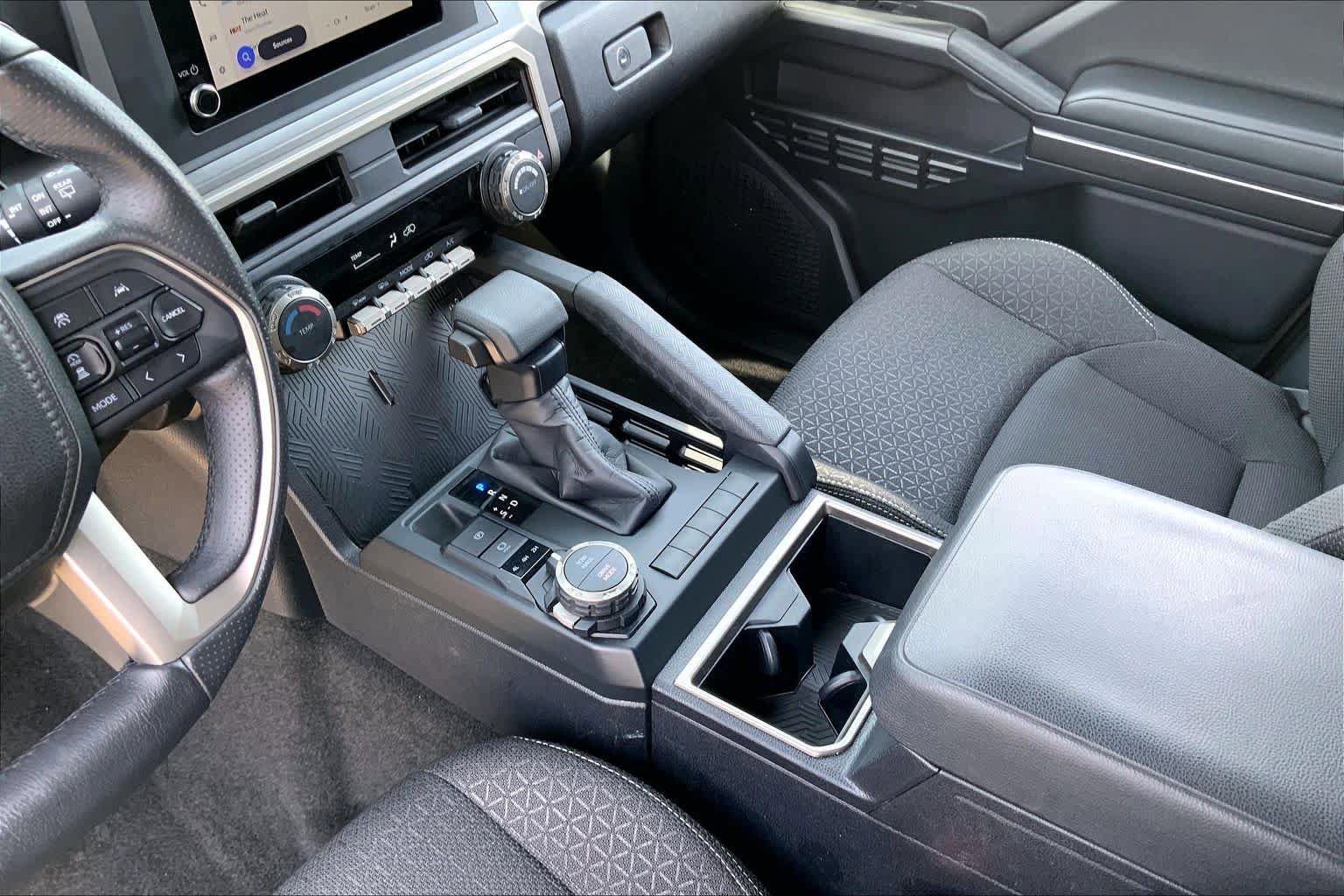 Used 2025 Toyota 4Runner SR5 AWD/4WD image 16