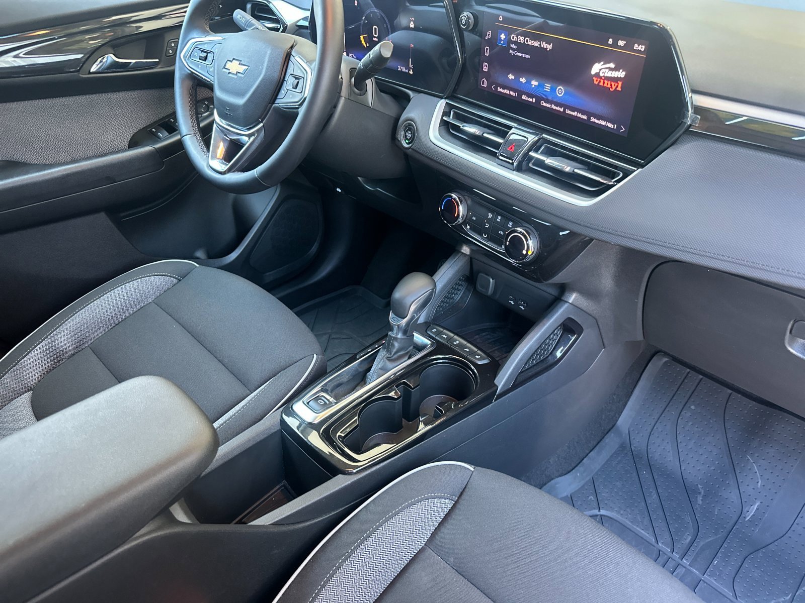 Used 2024 Chevrolet TrailBlazer LT w/ LT Cold Weather Package image 17