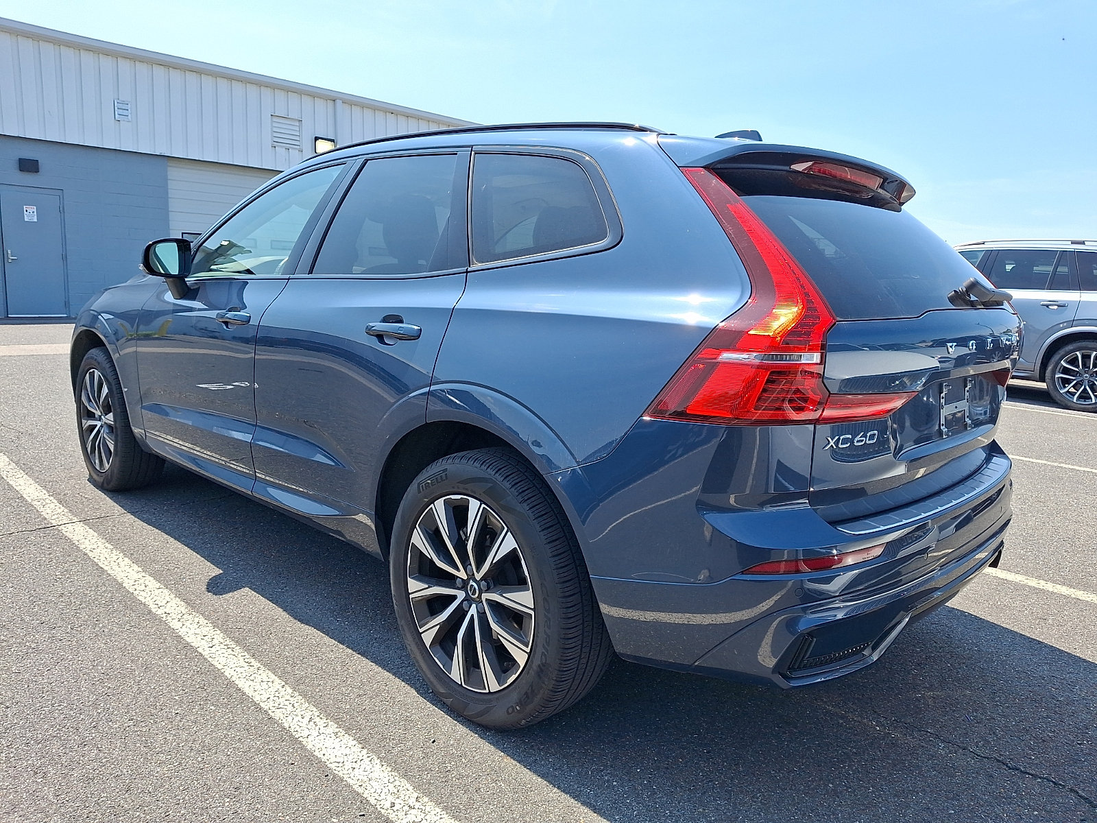 Used 2024 Volvo XC60 B5 Core w/ Protection Package Premier AWD/4WD image 5