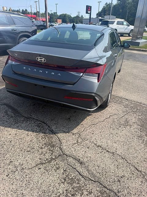 Certified 2026 Hyundai Elantra SE FWD image 7